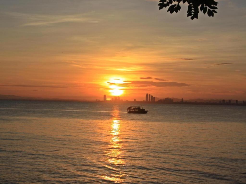 Pikun Resort Ko Lan Buitenkant foto